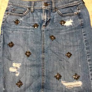 Size 00 Ann Taylor Loft mid length denim skirt.